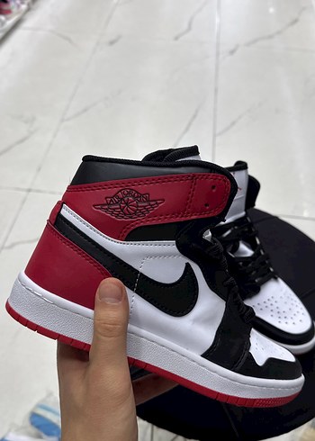 Nike Air Jordan 1 Siyah Kırmızı Beyaz Spor Ayakkabı - Görsel 3