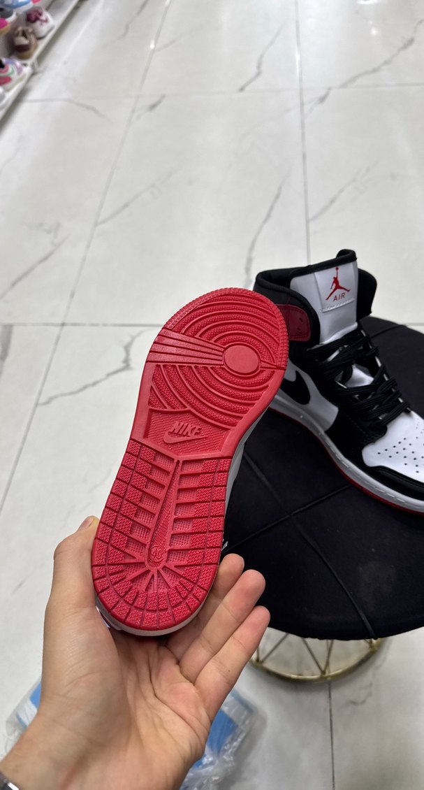 Nike Air Jordan 1 Siyah Kırmızı Beyaz Spor Ayakkabı - Görsel 4
