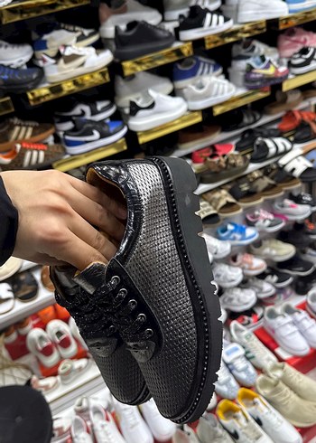 Yüksek Topuklu Gri Yılan Desenli Kadın Spor Ayakkabı - Görsel 3