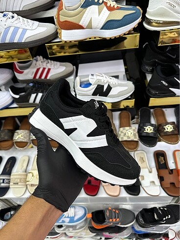 New Balance 327