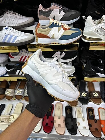 New Balance 327