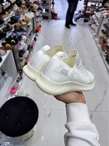 37 Beden Skechers
