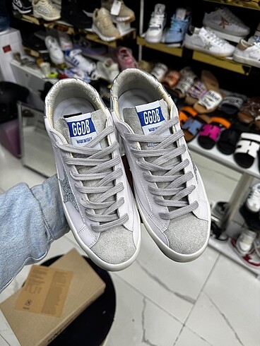Golden Goose Deluxe Golden goose