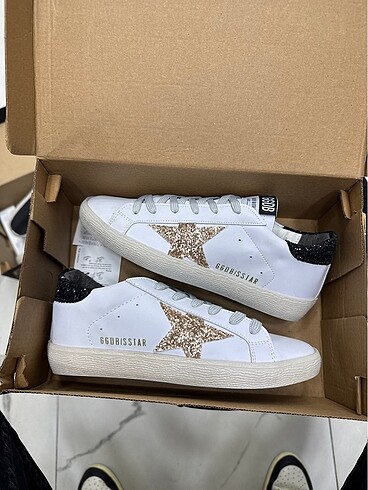 Golden Goose Deluxe Golden goose