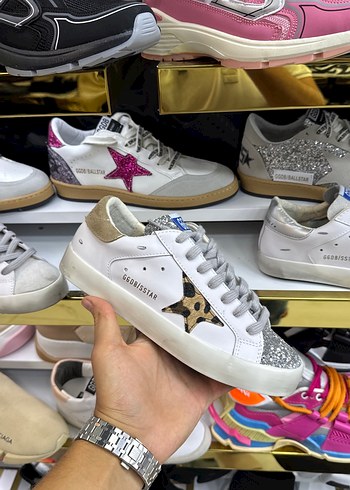 Golden Goose Deluxe Golden goose