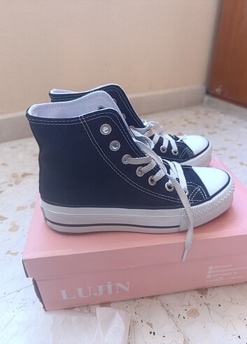 Az kullanılmış Converse