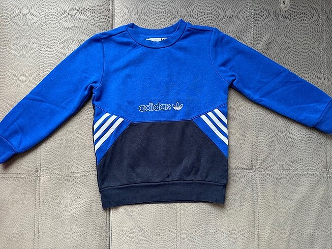 Adidas marka erkek çocuk sweatshirt