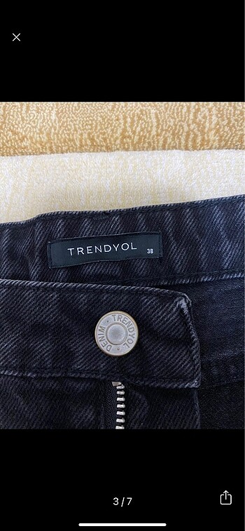 Trendyol & Milla siyah yırtık detaylı jean