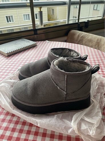 Ugg bot