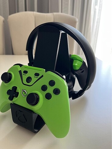 Xbox oyun kolu ve kulaklik tutucu