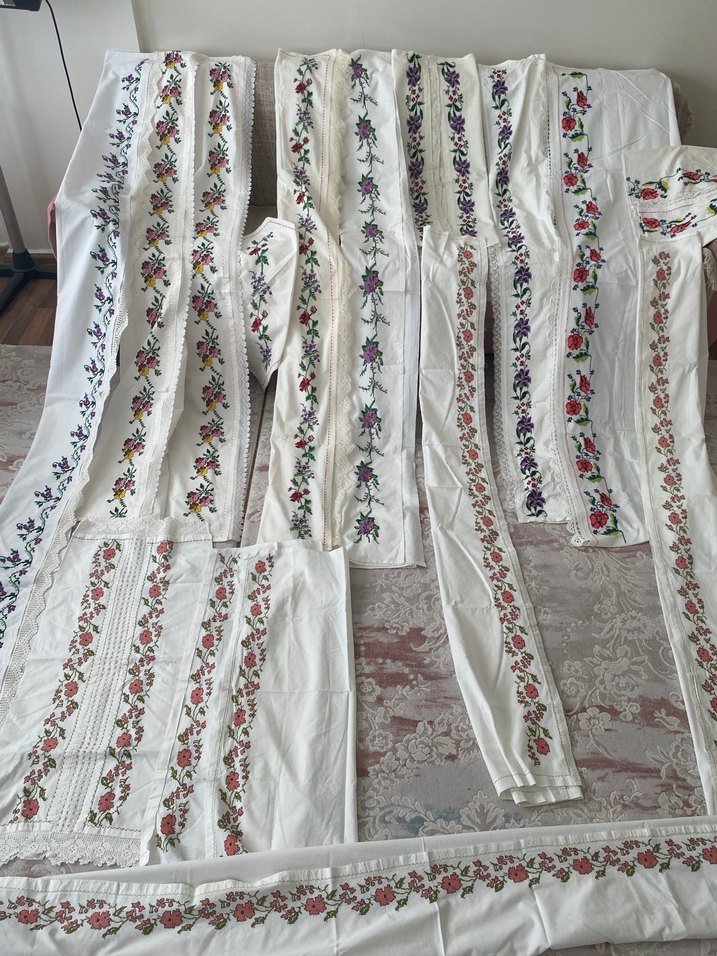Çiçek İşlemeli Geleneksel Kumaş Seti - Görsel 2