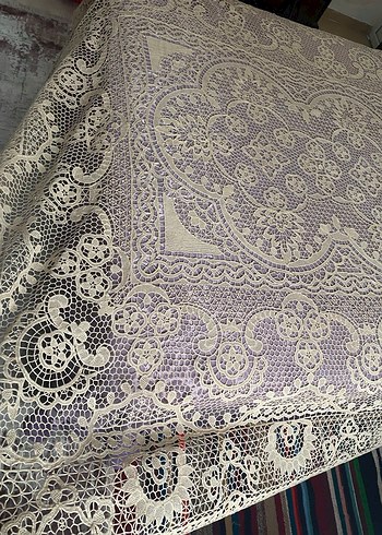 Bej Nakışlı Yatak Örtüsü - Görsel 3