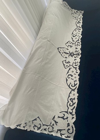 İşlemeli Beyaz Masa Örtüsü - Görsel 4