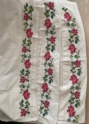 Çiçekli Nakışlı Geleneksel El İşi Örtü - Görsel 2