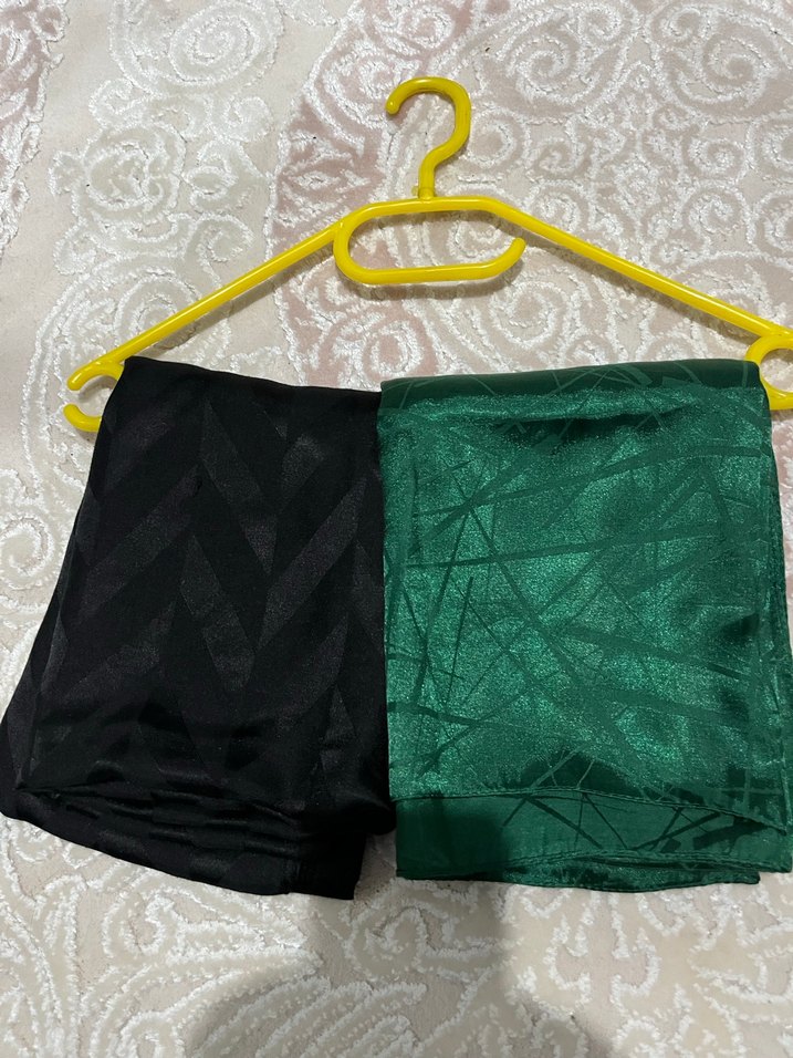 Kadın Yeşil ve Siyah şal - Görsel 2