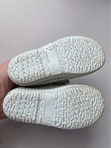 21 Beden Gri parlak sneakers