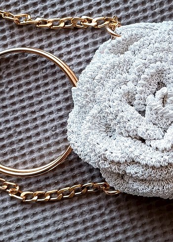 Zara Zincir Detaylı Beyaz Nakışlı EL Örgü Çanta