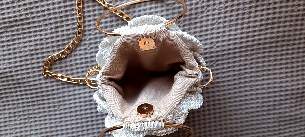 Zincir Detaylı Beyaz Nakışlı EL Örgü Çanta - Görsel 3