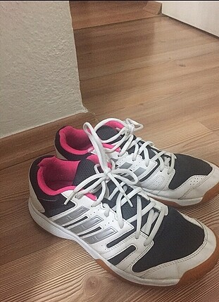 Adidas bayan voleybol ayakkabısı