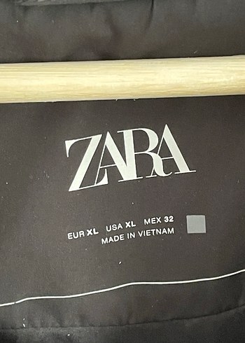 Siyah Kapüşonlu Fermuarlı Kadın Şişme Mont Büyük Beden - Görsel 2