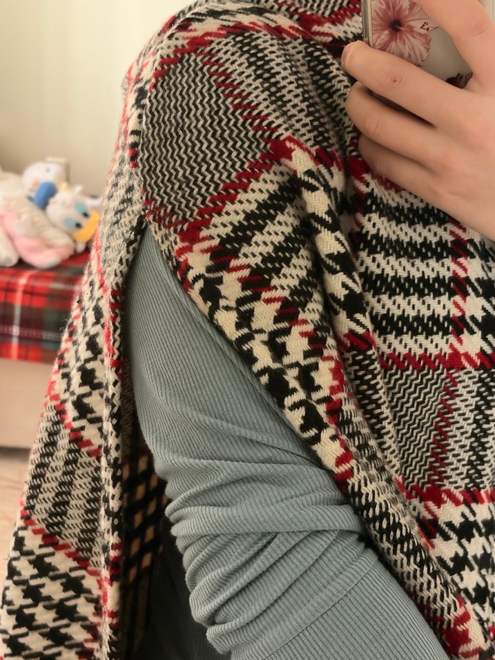 Düğmeli Ekose Desenli Gri Kadın Panço - Görsel 3