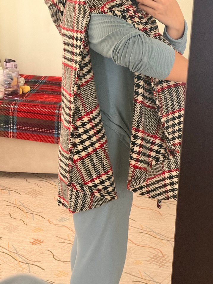 Düğmeli Ekose Desenli Gri Kadın Panço - Görsel 2