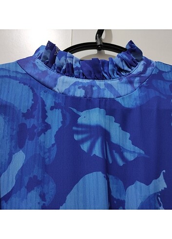 46 Beden mavi Renk mavi tonlarda desenli uzun elbise
