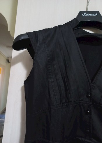 V Yaka Kemerli Siyah Midi Elbise - Görsel 4