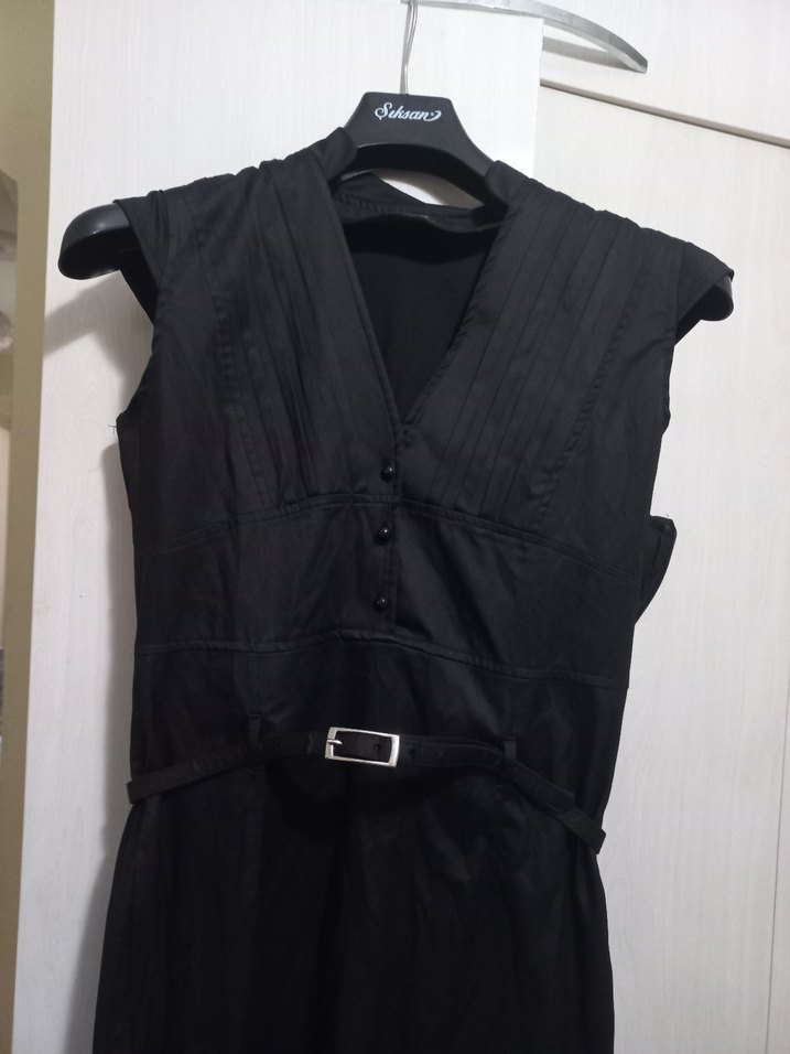 V Yaka Kemerli Siyah Midi Elbise - Görsel 2