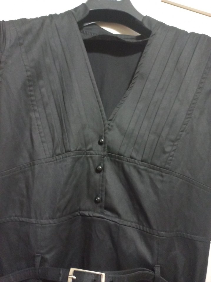 V Yaka Kemerli Siyah Midi Elbise - Görsel 3