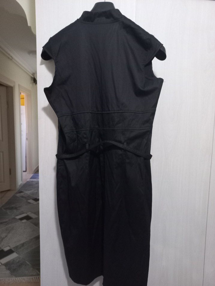 V Yaka Kemerli Siyah Midi Elbise - Görsel 5