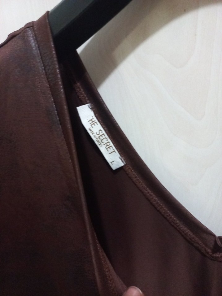 Kadın Kahverengi V Yaka Kısa Kollu Süet Bluz - Görsel 3