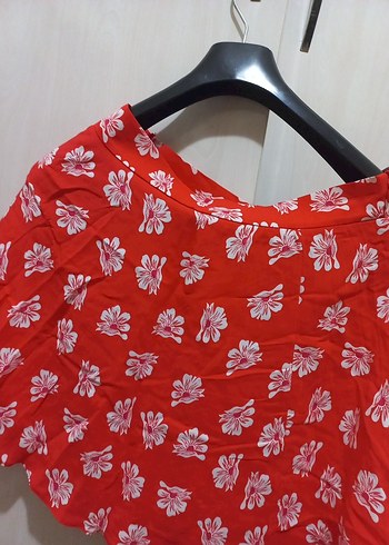 Kırmızı Çiçek Desenli Etek - Görsel 2