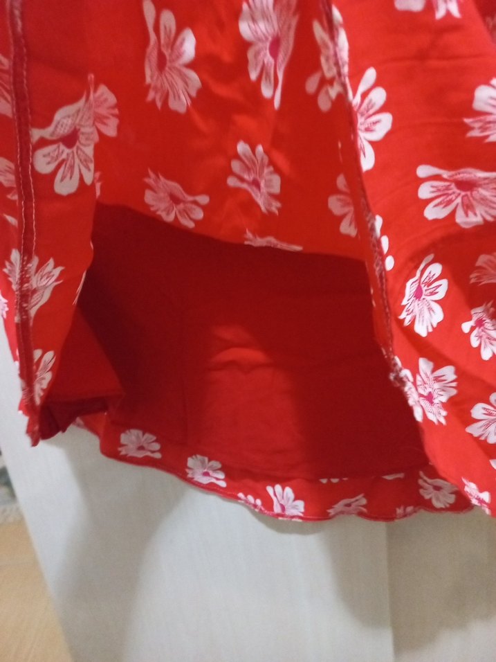 Kırmızı Çiçek Desenli Etek - Görsel 4