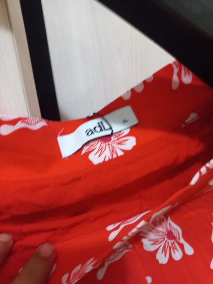 Kırmızı Çiçek Desenli Etek - Görsel 3