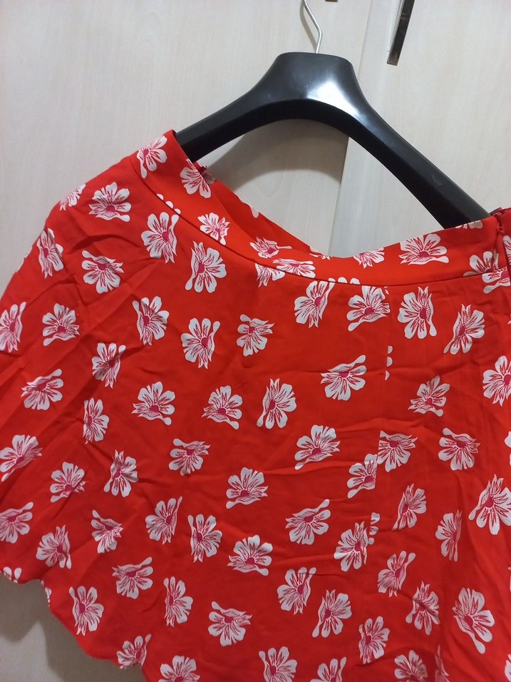Kırmızı Çiçek Desenli Etek - Görsel 2