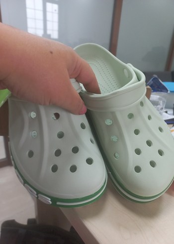 Crocs Beyaz Renkli Kadın Terlik - Görsel 2