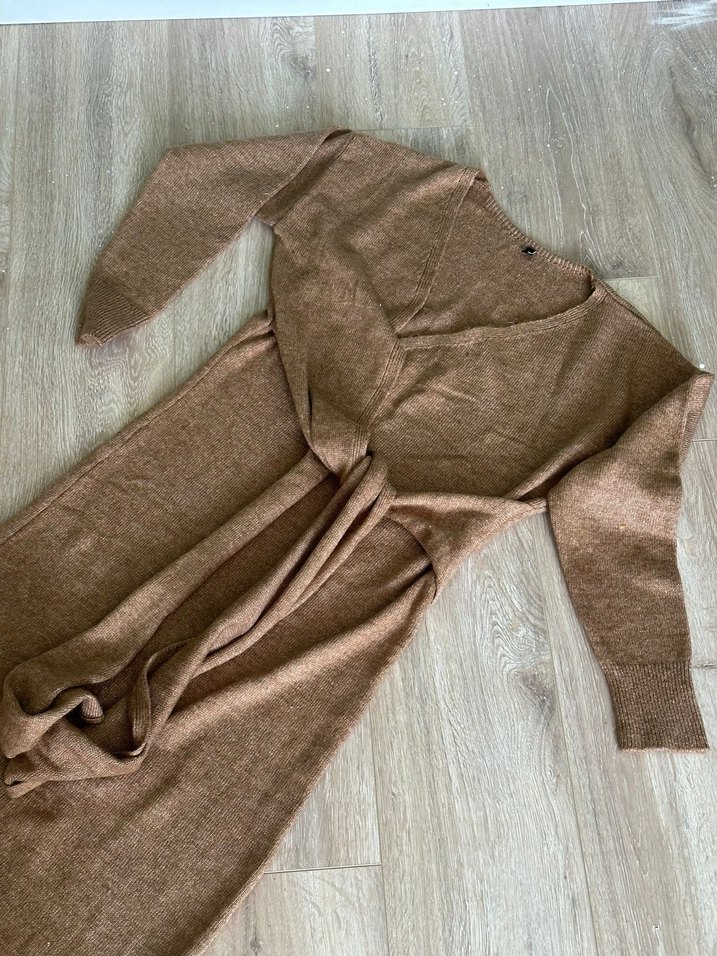 Uzun Kollu Kruvaze Yaka Bej Elbisesi - Görsel 2