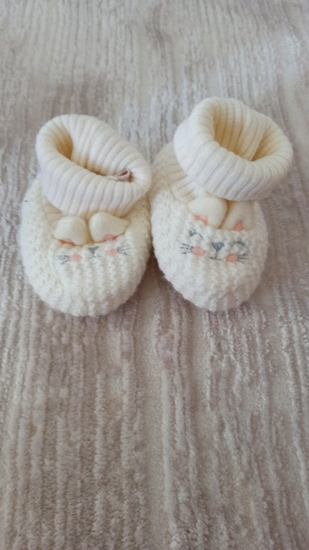 Beyaz Nakışlı Yenidoğan Örgü Ev Terliği - Görsel 4