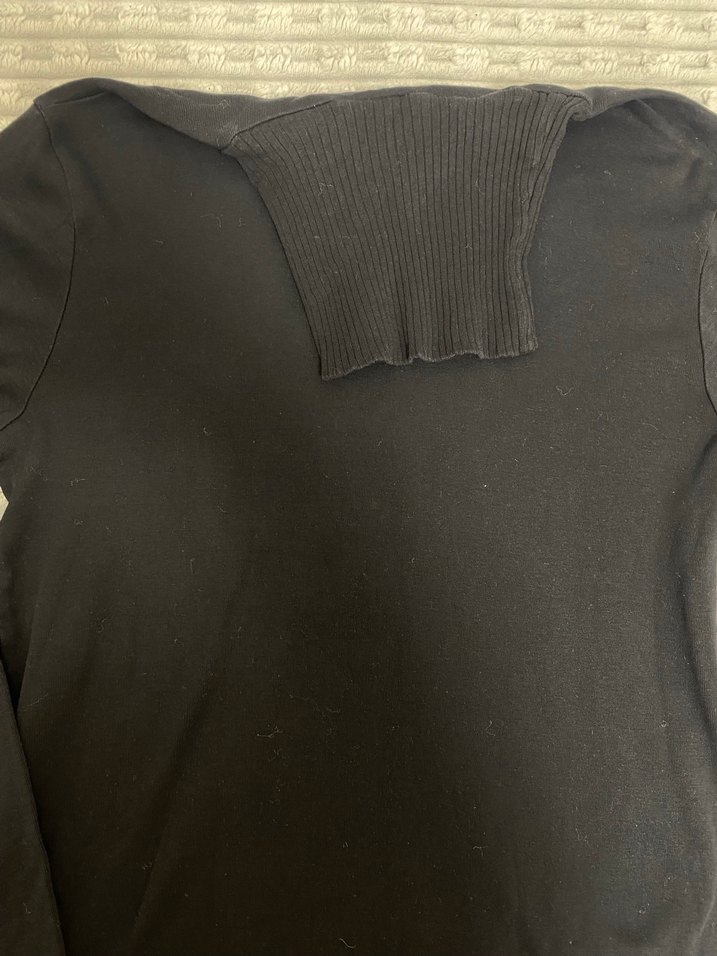 Düğmeli Siyah V Yaka Kadın Triko - Görsel 2