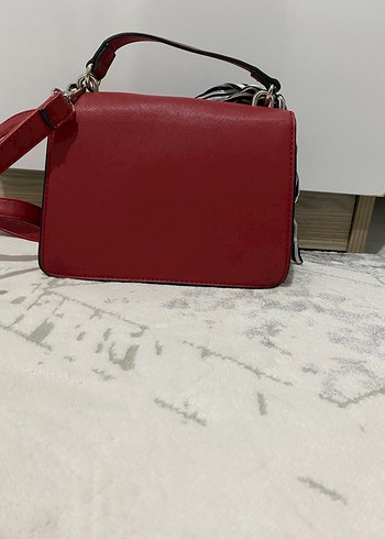 Stradivarius kırmızı çanta - Görsel 2