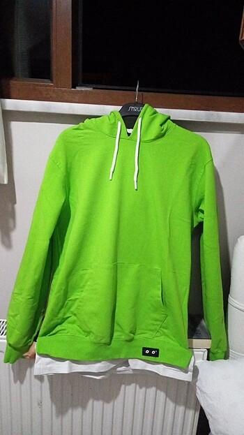 sweatshirt