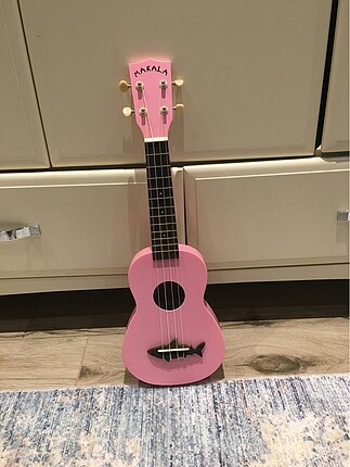 MAKALA PEMBE UKULELE