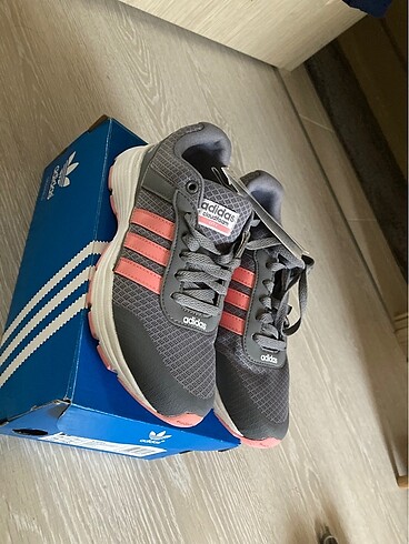 36,5 Beden Adidas spor ayakkabı