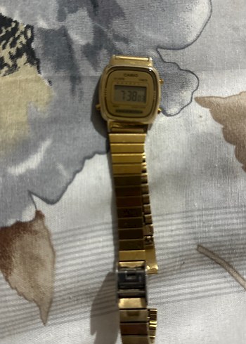 Altın Renk Kadın Casio Dijital Saat - Görsel 2