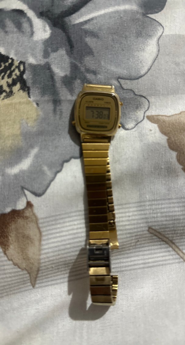 Altın Renk Kadın Casio Dijital Saat - Görsel 2