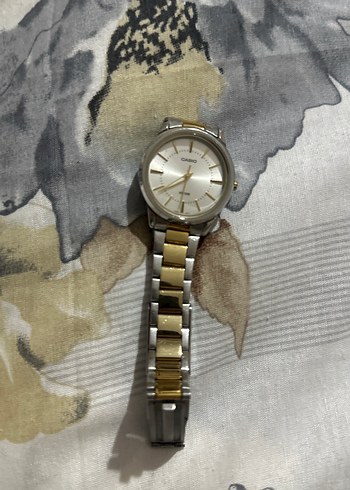 Casio Kadın Gri ve Altın Renkli Saat - Görsel 2