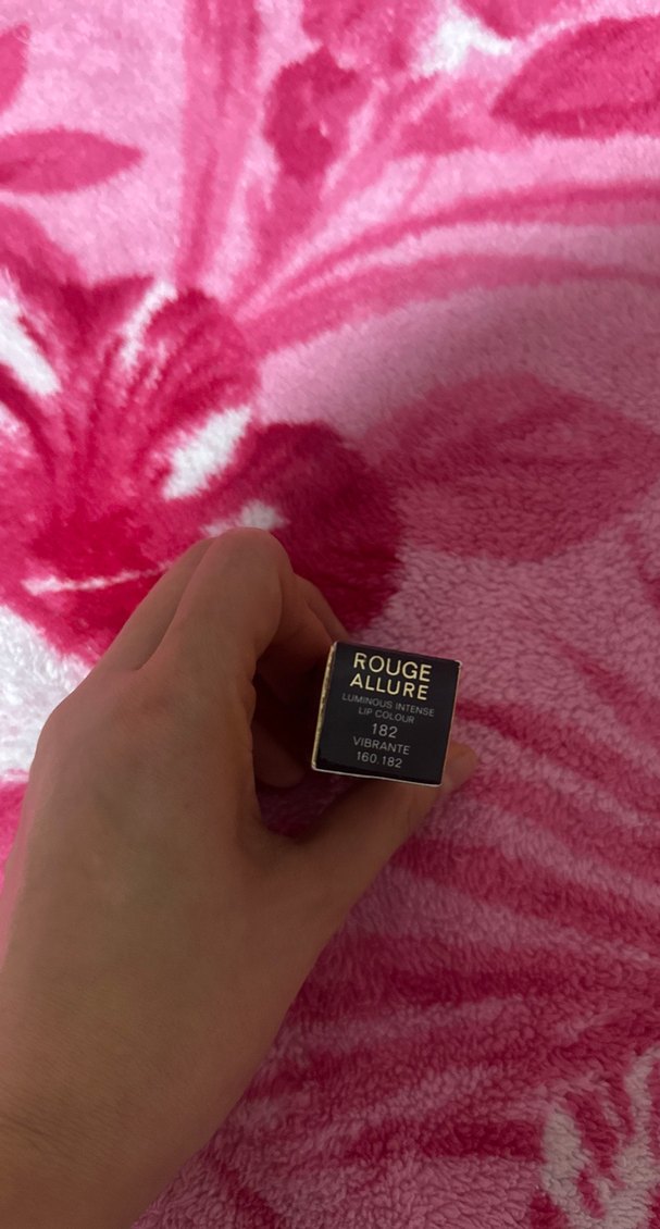 Chanel Rouge Allure 182 kırmızı  Ruj - Görsel 2