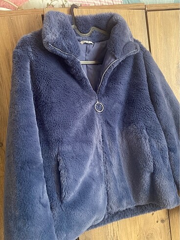 Astarlı mavi kürk ceket