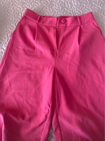 Pembe pantolon
